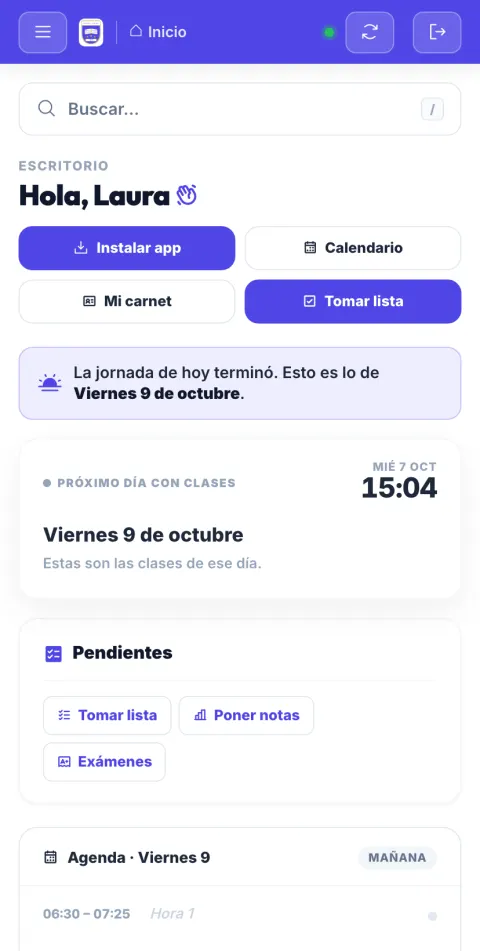 Escritorio del docente en Coleggio en el celular: saludo, botones de tomar lista, carnet, pendientes y agenda del día